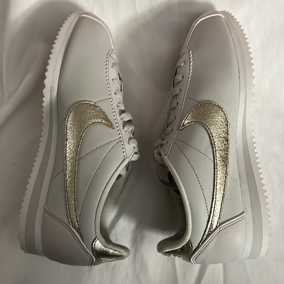 Nike Women’s Classic Cortez Premium - Picture 5 of 12